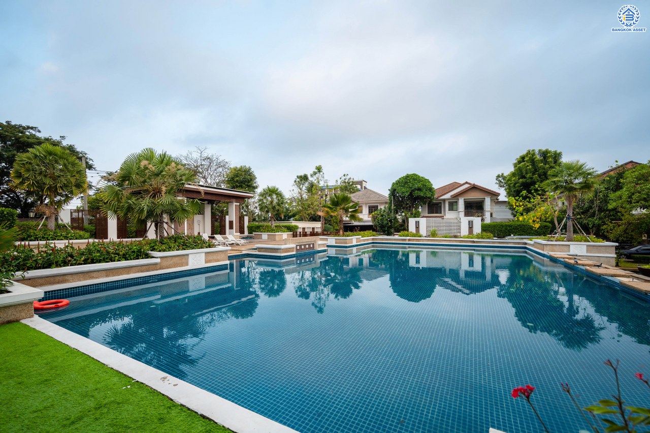 บ้านมือสองตกแต่งใหม่ จากแบรนด์ Sansiri โครงการ เศรษฐสิริ วงแหวน-สุขาภิบาล2 บ้านเดี่ยวหลังมุม เนื้อที่ 70.10 ตร.ว. พื้นที่ใช้สอย 166.20 ตร.ม. ฟังก์ชัน 3 ห้องนอน 3 ห้องน้ำ 1 ห้องแม่บ้าน 2 ที่จอดรถ ติดถนนใหญ่เสรีไทย ใกล้จุดขึ้นทางด่วน "วงแหวน-กาญจนาภิเษก" และ ใกล้รถไฟฟ้าสายสีชมพู "สถานีนพรัตน์"...